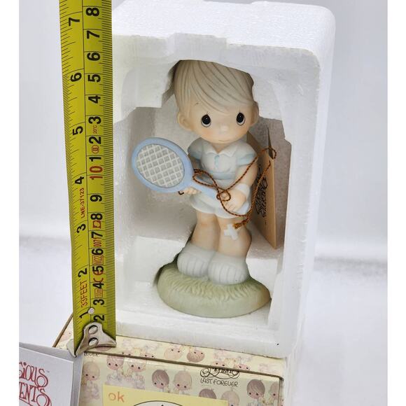 Precious Moments Figurine Serving The Lord 1985 Tennis Vintage 100293 W/Box Tags - Picture 3 of 6